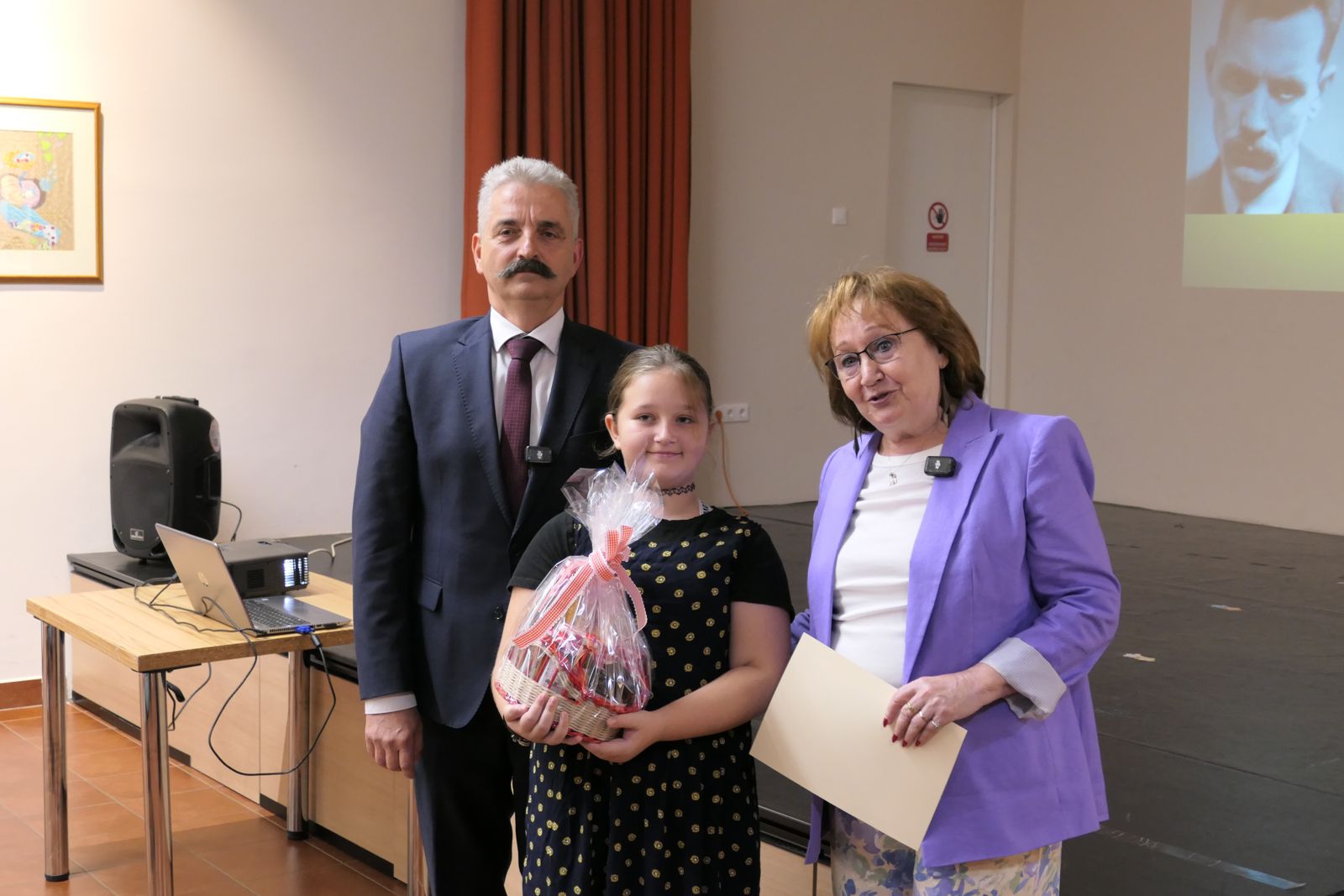 Képzőművészeti kiállítás megnyitó Sukorón (9)