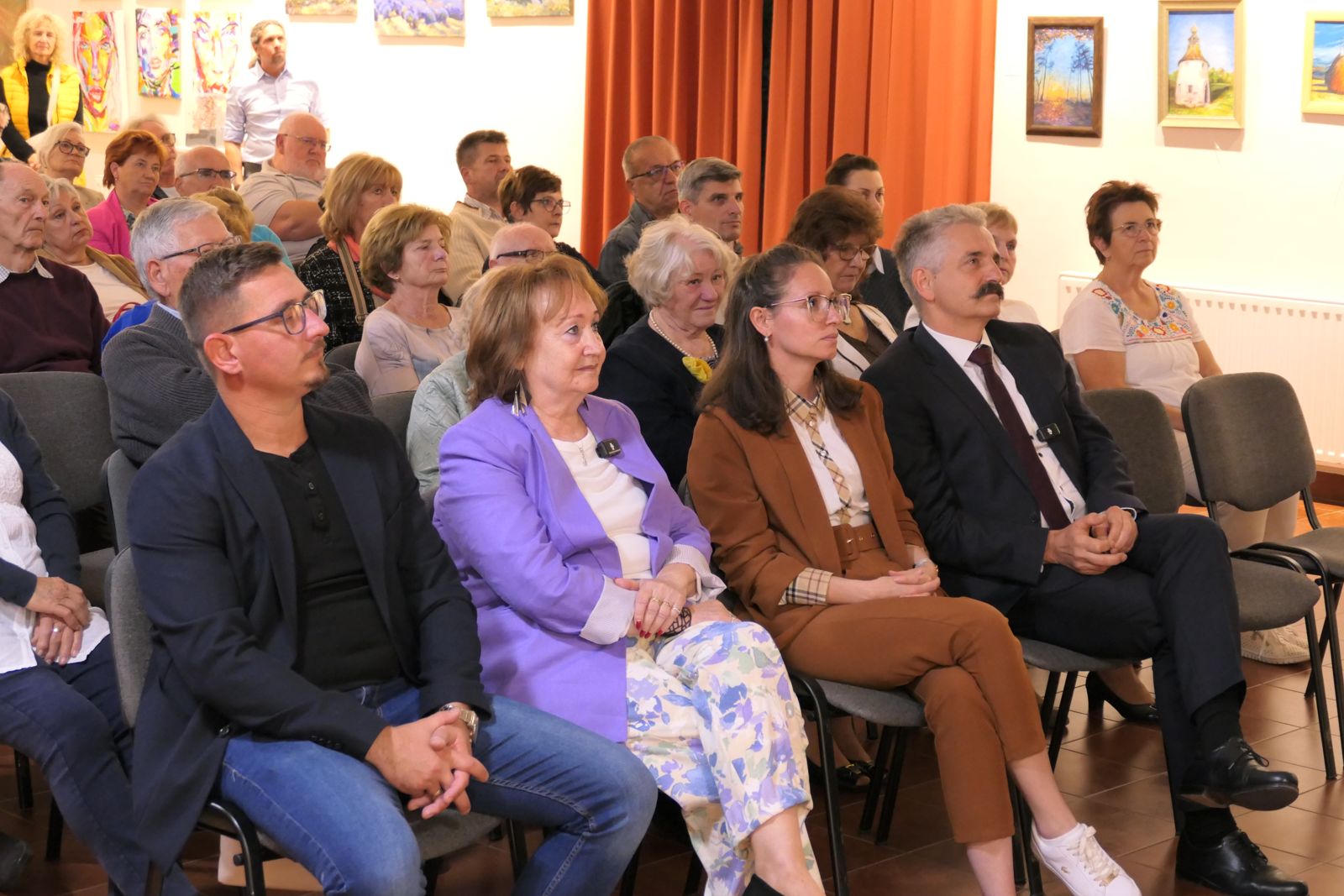 Képzőművészeti kiállítás megnyitó Sukorón (7)