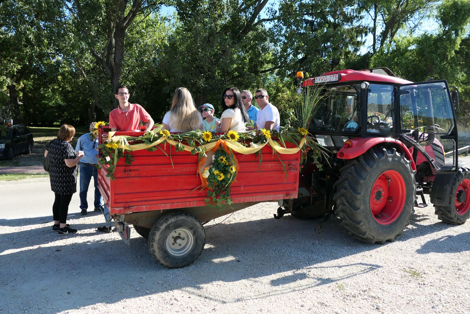 Szüreti felvonulás Etyeken (1)