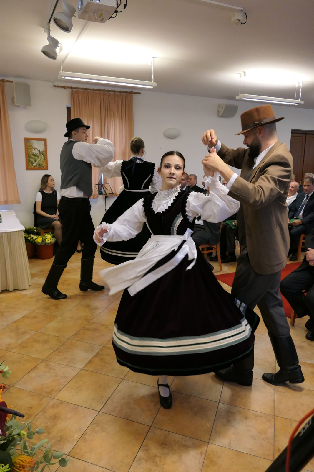 Vármegye napi néptáncműsor Rácalmáson (5)