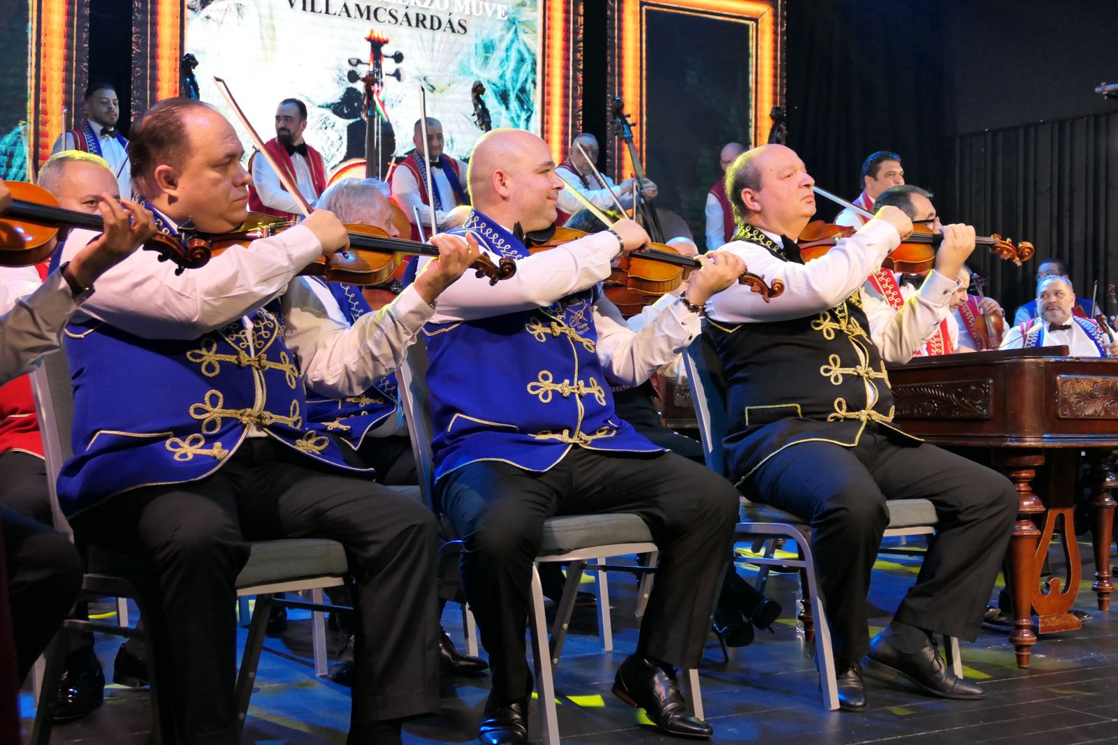 100 tagú Cigányzenekar koncertje Bicskén (5)