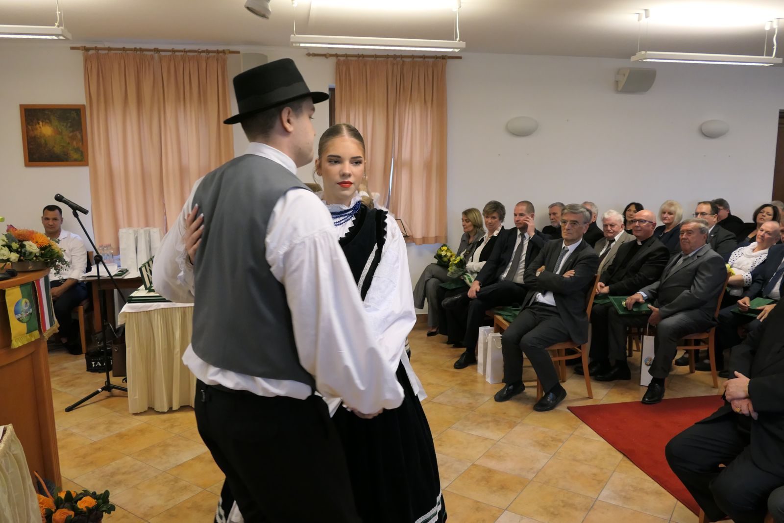 Vármegye napi néptáncműsor Rácalmáson (7)