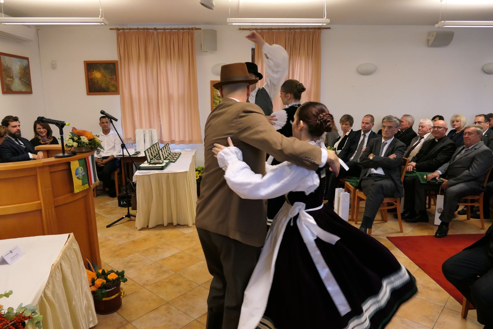 Vármegye napi néptáncműsor Rácalmáson (10)