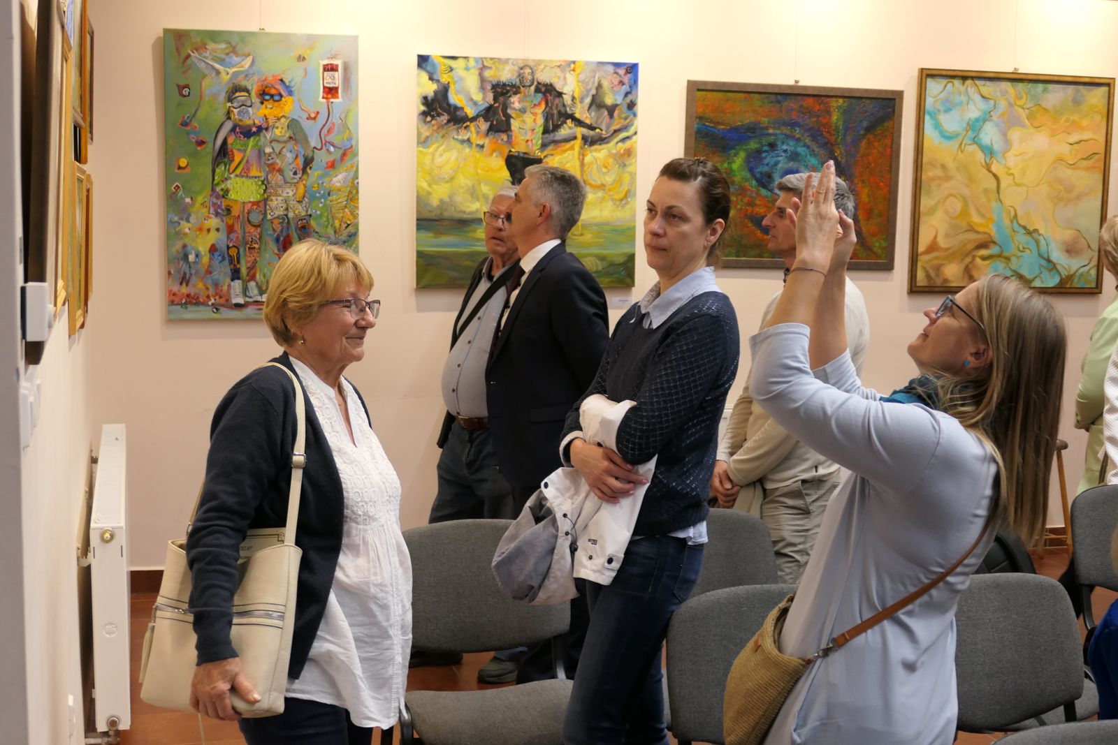 Képzőművészeti kiállítás megnyitó Sukorón (12)