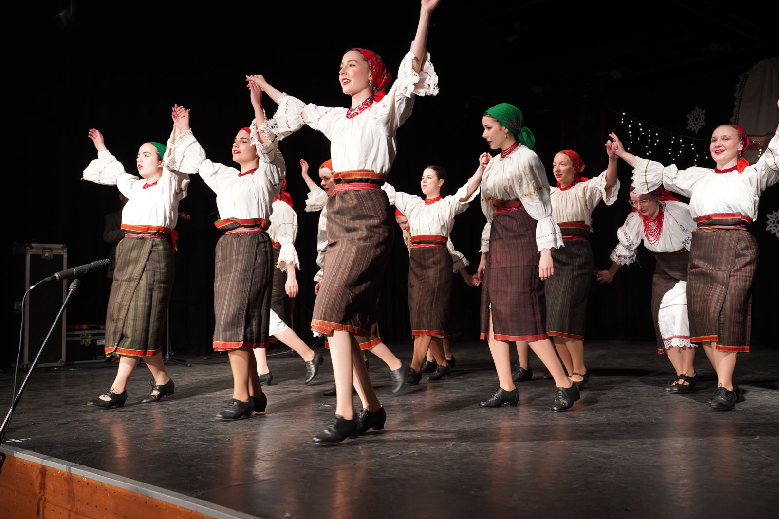Adventi néptánc est Martonvásáron (25)