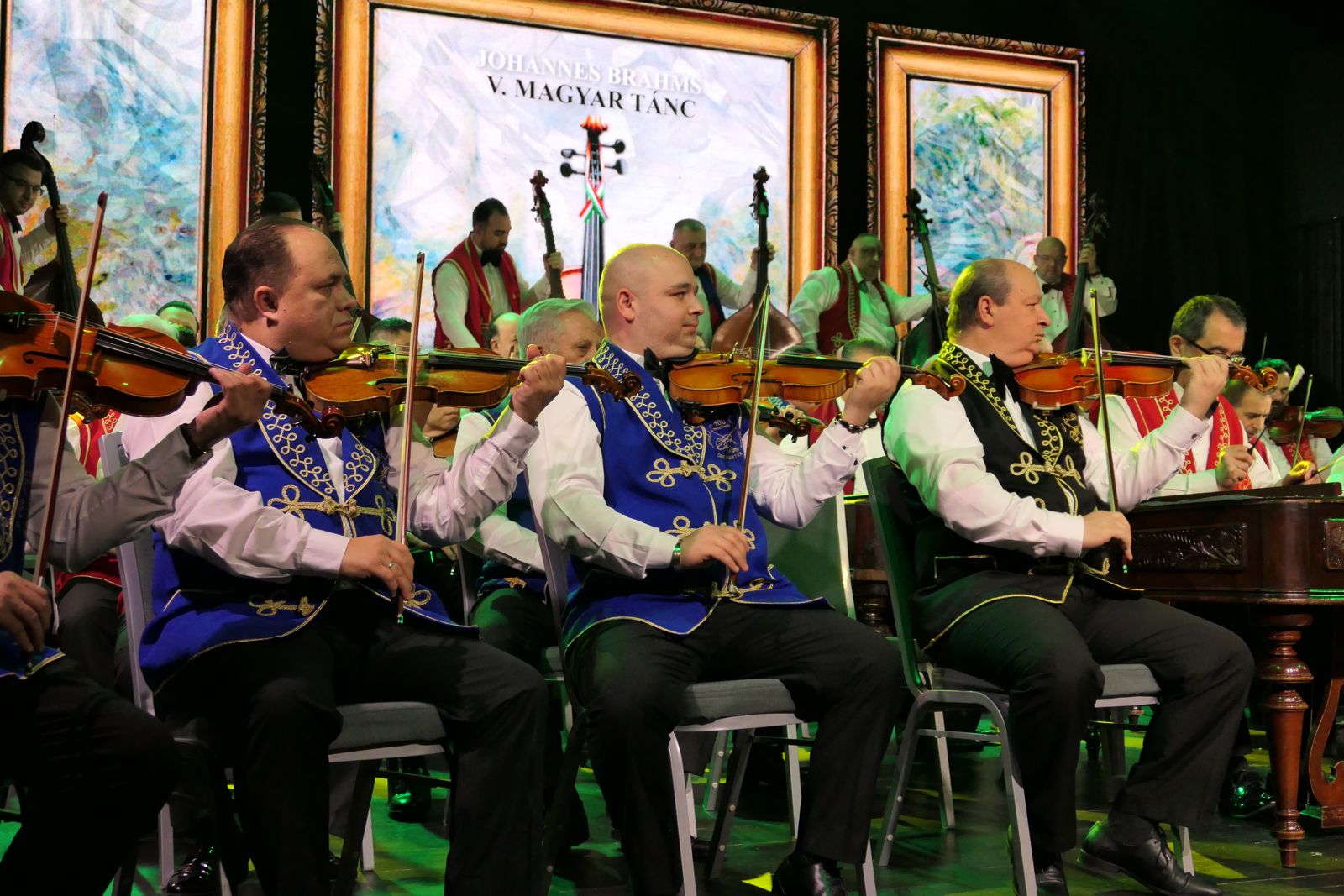 100 tagú Cigányzenekar koncertje Bicskén (7)