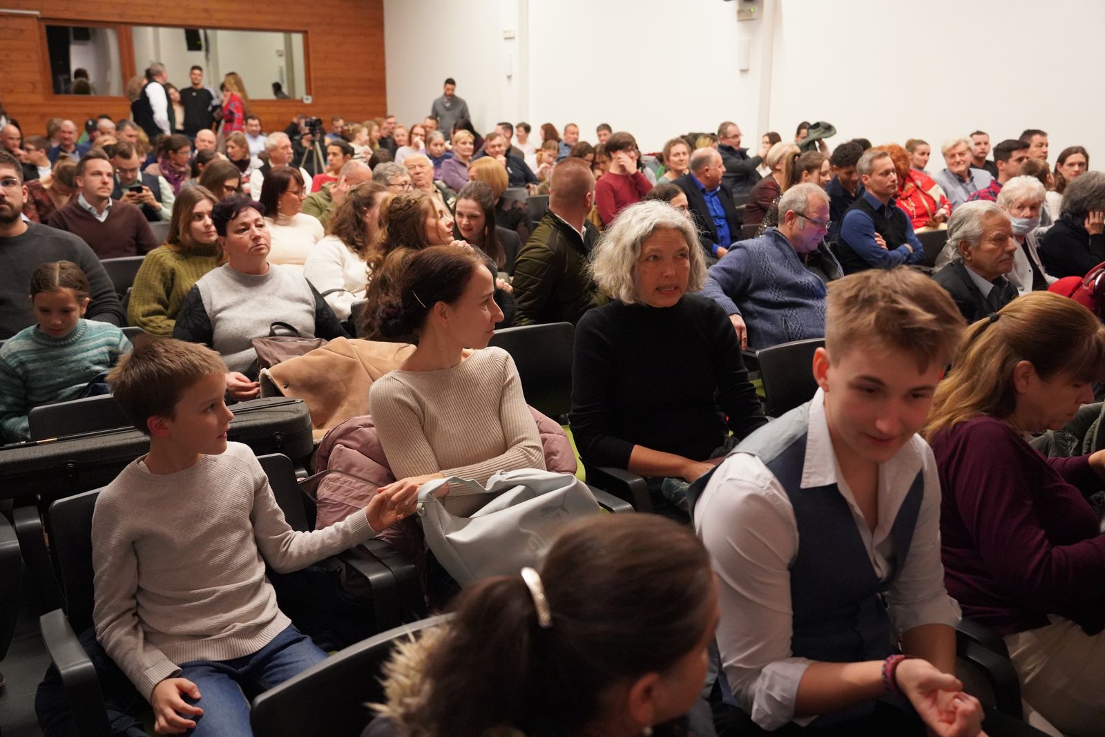 Adventi néptánc est Martonvásáron (1)