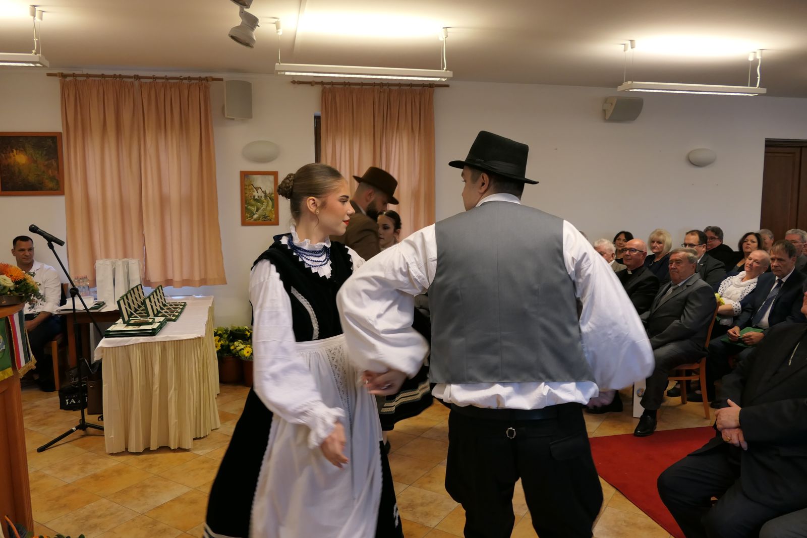 Vármegye napi néptáncműsor Rácalmáson (6)
