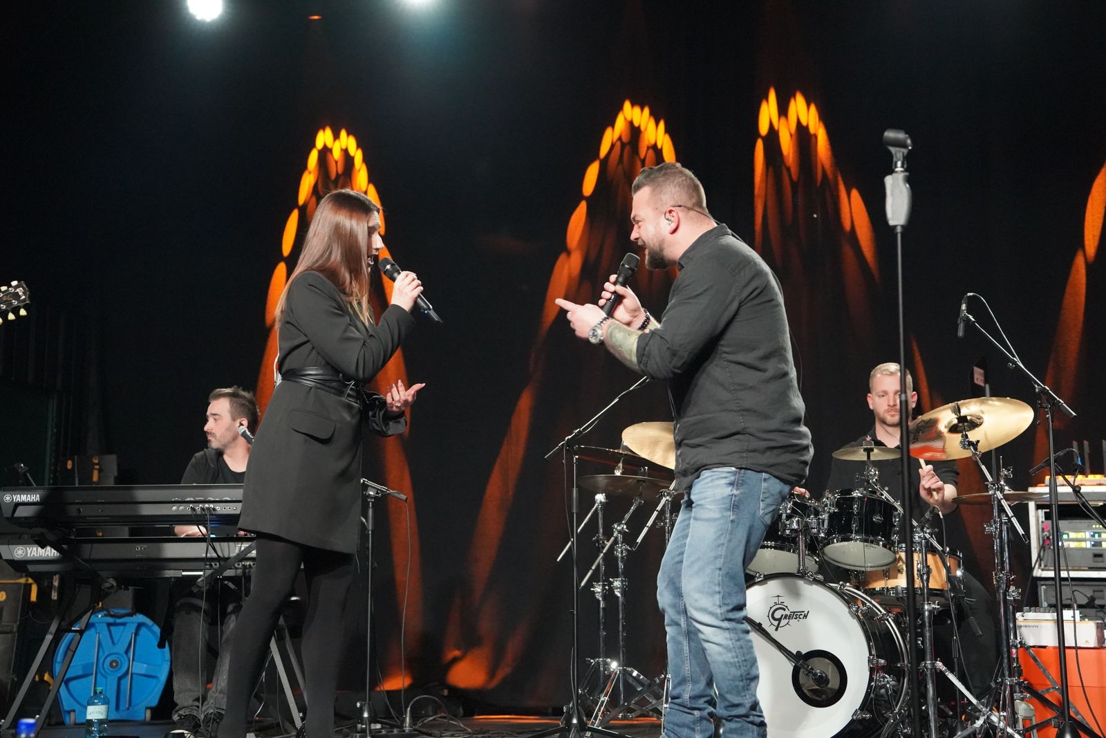 Könnyűzenei koncert Gudics Mátéval és Tóth Abigéllel Bicskén (8)